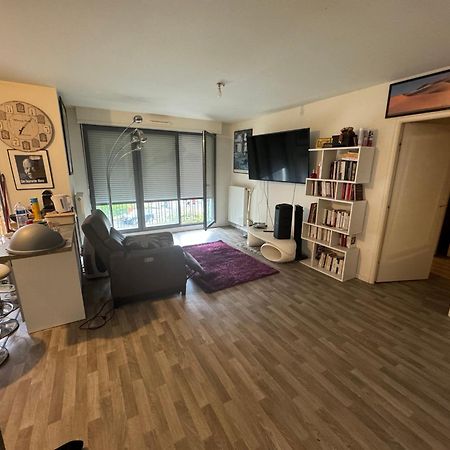Grande Chambre 14 M2 Avec Salle De Bain Privative A Nanterre Prefecture Proche La Defense Arena Campus Sncf Et Paris المظهر الخارجي الصورة