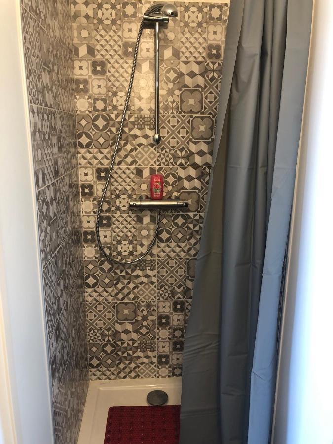 Grande Chambre 14 M2 Avec Salle De Bain Privative A Nanterre Prefecture Proche La Defense Arena Campus Sncf Et Paris المظهر الخارجي الصورة